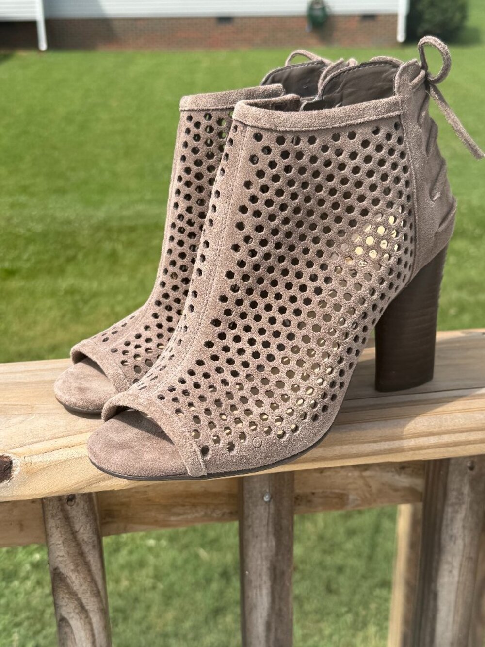 Gianni Bini Taupe Perforated Peep Toe Booties Boho Festival Sz 7.5 3915